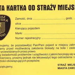 Żółta kartka od Straży Miejskiej Zamość. Czy straż miejska może dawać punkty karne? Nie, ale ostrzega przed blokadą koła.