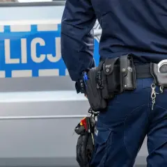 Kto jest zwolniony z alarmu w policji? Zasady i wyjątki dla rodziców