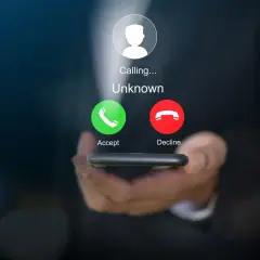 Telefon dzwoni z nieznanego numeru. Czy to policja? Z jakiego numeru dzwoni policja?