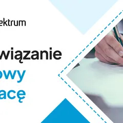 Rozwiązanie umowy o pracę przez pracodawcę. Dłoń z długopisem podpisuje dokument.