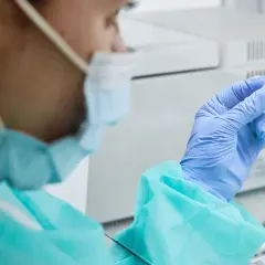 Kiedy policja pobiera DNA? Poznaj oficjalne procedury i swoje prawa