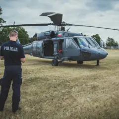 Ile zarabia pilot śmigłowca w policji: kompletny przegląd wynagrodzeń 2025