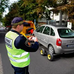 Ile kosztuje holowanie auta przez policję? Sprawdź aktualne ceny i koszty