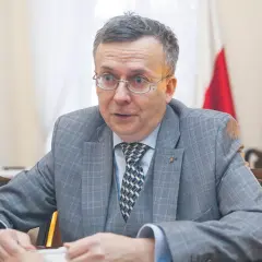 Kto jest szefem służby cywilnej? Oto zaskakujące fakty o liderze