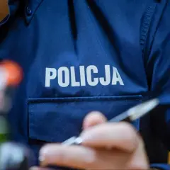 Jak policja sprawdza telefon - poznaj swoje prawa i procedury kontroli