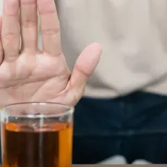 Praca pod wpływem alkoholu: Kodeks wykroczeń i kary, które musisz znać