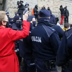 Komu policja przekazuje dane osobowe - poznaj przepisy i procedury