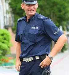 Dlaczego chcę pracować w policji? Motywacje, korzyści i wyzwania tej pracy