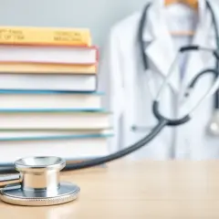Czesne za studia: Ile kosztują studia zaoczne? Porównanie uczelni