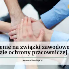 Dłonie splecione w geście jedności, symbolizujące siłę związku zawodowego w ochronie praw pracowniczych.
