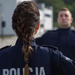 Co dyskwalifikuje w komisji lekarskiej do policji? Ważne informacje