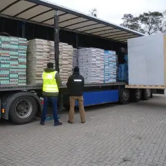 Ciężarówka z towarem, wygląda jak próba przemytu. Co to za kontrabanda?