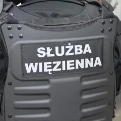 Ile wynosi mundurówka w służbie więziennej? Sprawdź, co musisz wiedzieć