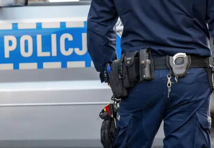 Kto jest zwolniony z alarmu w policji? Zasady i wyjątki dla rodziców