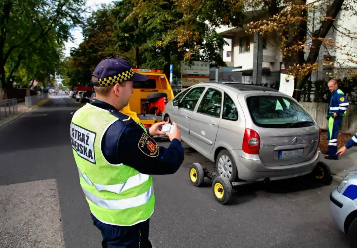 Ile kosztuje holowanie auta przez policję? Sprawdź aktualne ceny i koszty
