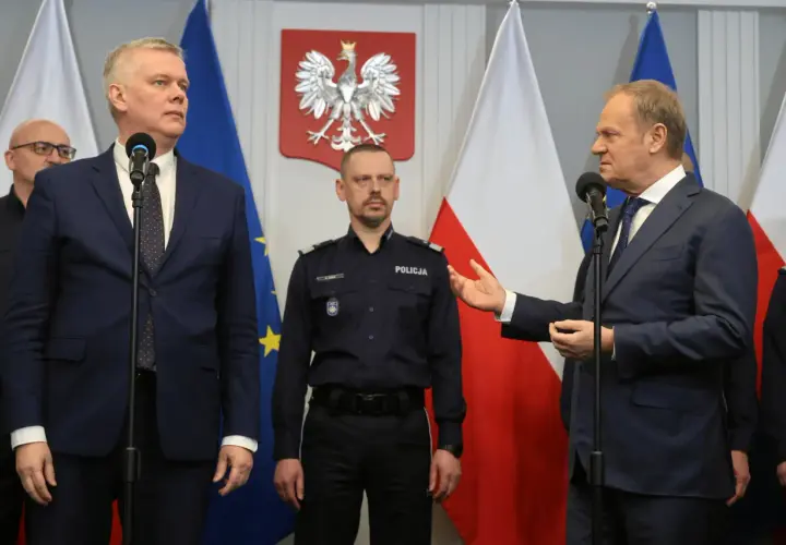 Policja w 2025 roku, w tym mieszkaniówka, będzie miała nowe wyzwania. Politycy omawiają przyszłość służb.