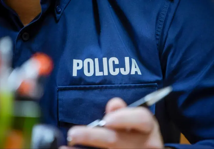 Jak policja sprawdza telefon - poznaj swoje prawa i procedury kontroli