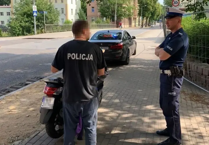 Noszenie koszulki z napisem policja jest nielegalne - poznaj konsekwencje