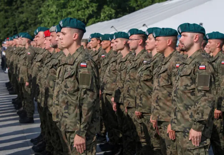 Jak wpisać służbę wojskową w CV, aby wyróżnić swoje umiejętności