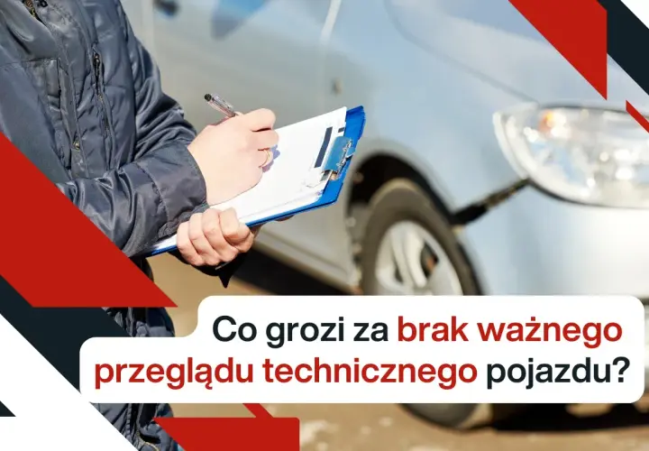 Osoba z notatnikiem przy uszkodzonym samochodzie. Co grozi za brak ważnego przeglądu technicznego pojazdu?