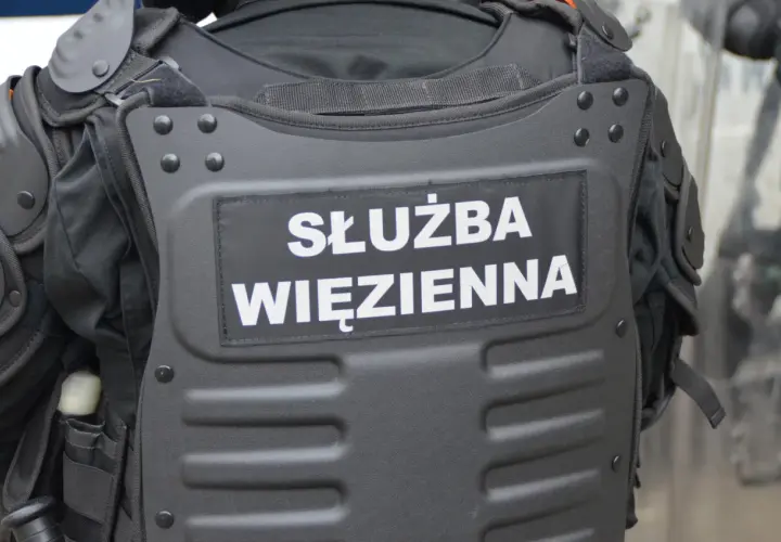 Ile wynosi mundurówka w służbie więziennej? Sprawdź, co musisz wiedzieć