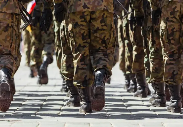 Ile trwała służba wojskowa? Poznaj zaskakujące zmiany w Polsce