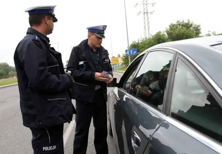 Kiedy policja może przeszukać auto bez nakazu - poznaj swoje prawa kierowcy