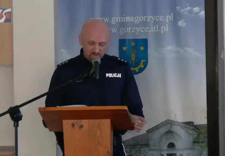 Komendant komisariatu policji w Gorzycach - poznaj Piotra Wiącka