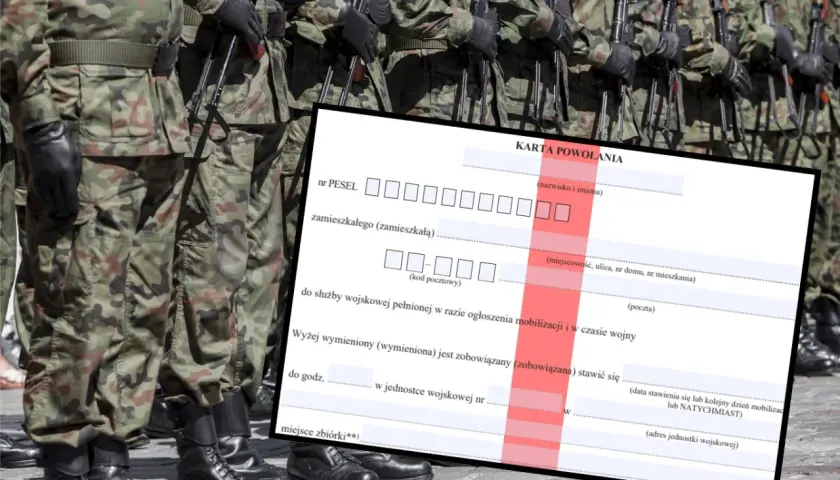 Żołnierze w mundurach stoją na baczność, a przed nimi leży **karta powołania** do służby wojskowej.