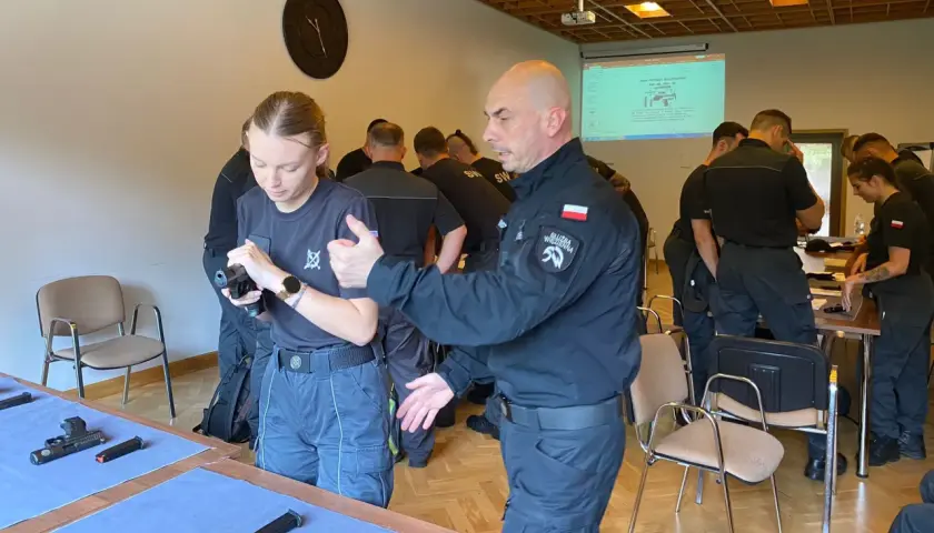 Służba więzienna ile trwa szkolenie? Poznaj szczegóły i etapy.