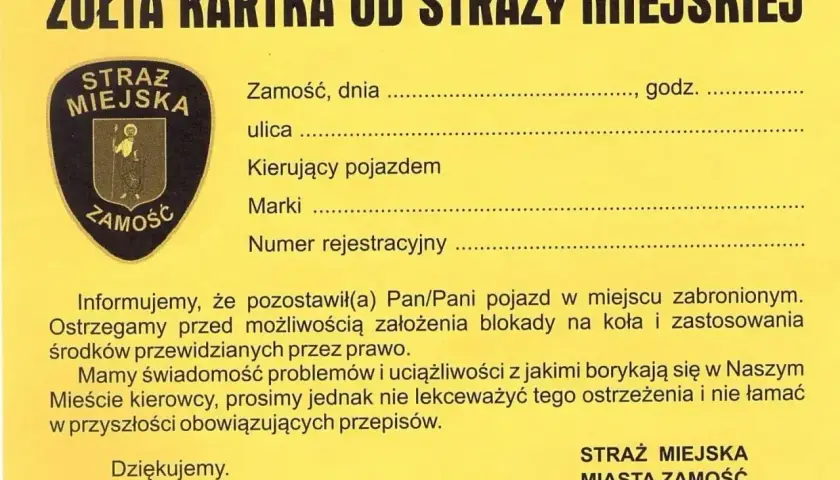 Żółta kartka od Straży Miejskiej Zamość. Czy straż miejska może dawać punkty karne? Nie, ale ostrzega przed blokadą koła.