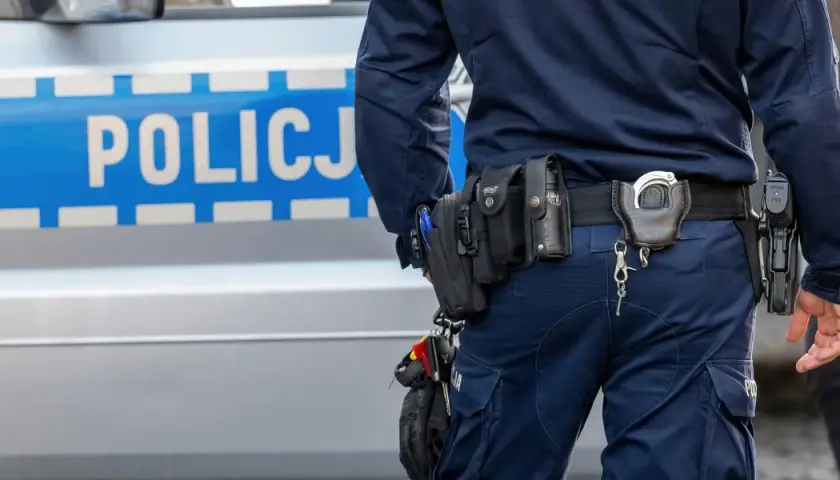 Kto jest zwolniony z alarmu w policji? Zasady i wyjątki dla rodziców