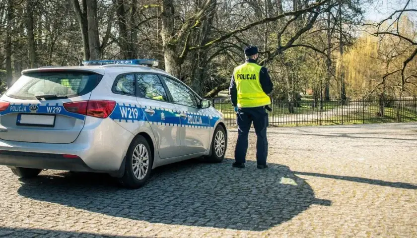 Ile się zarabia w policji? Poznaj pensje i możliwości awansu