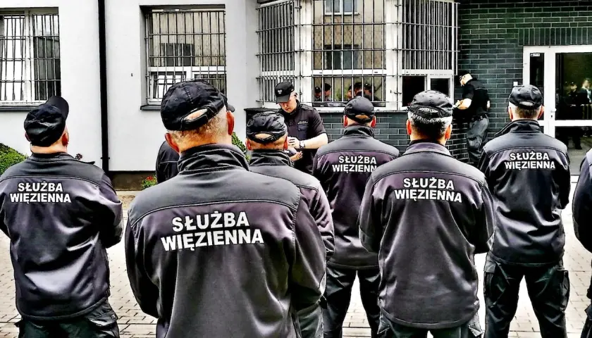 Ile może chorować funkcjonariusz służby więziennej? Poznaj kluczowe zasady