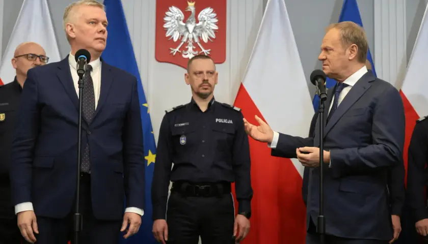 Policja w 2025 roku, w tym mieszkaniówka, będzie miała nowe wyzwania. Politycy omawiają przyszłość służb.