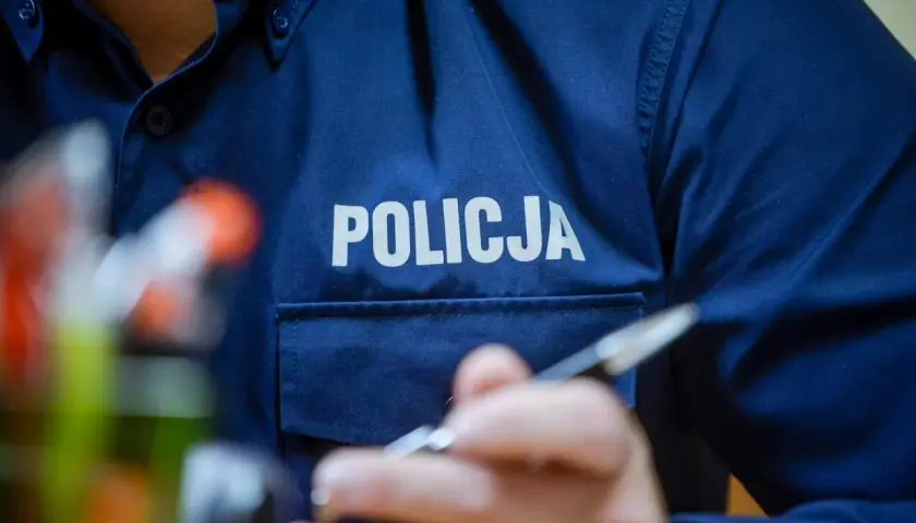 Jak policja sprawdza telefon - poznaj swoje prawa i procedury kontroli