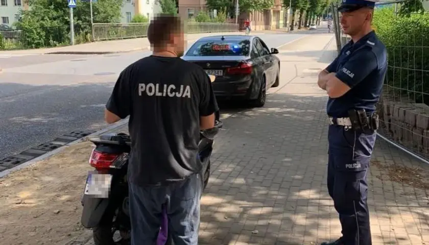Noszenie koszulki z napisem policja jest nielegalne - poznaj konsekwencje