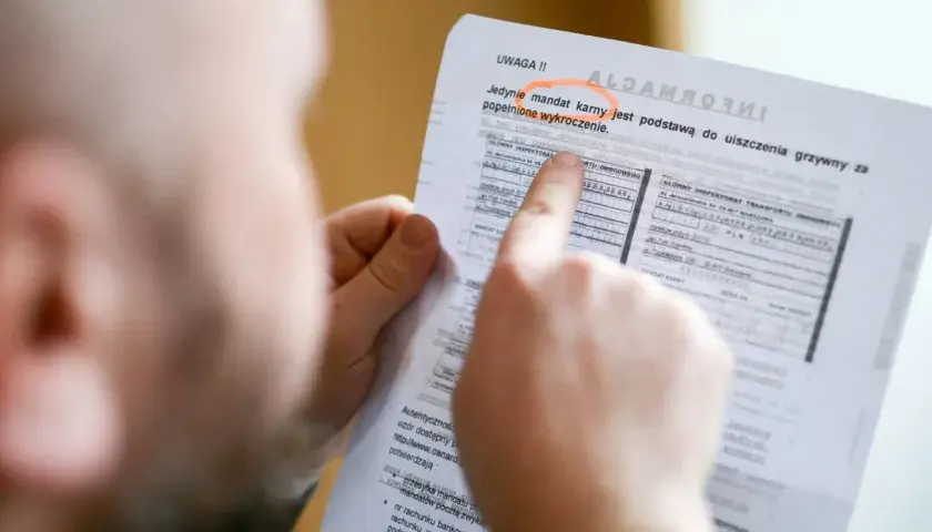 Na jaki adres przychodzi mandat z fotoradaru? Sprawdź, zanim będzie za późno