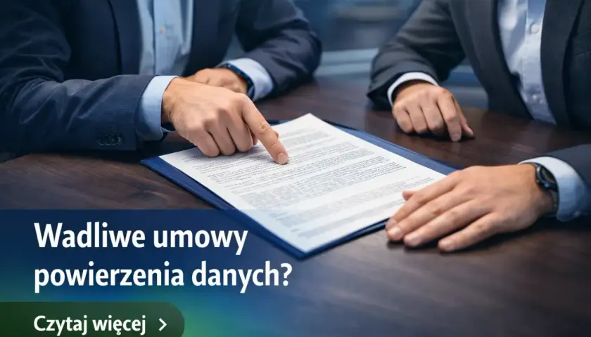 Dwóch mężczyzn w garniturach analizuje umowę powierzenia przetwarzania danych osobowych. Czytaj więcej.