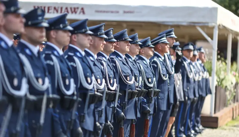 Aktualny dodatek mieszkaniowy w policji 2025: aktualne stawki i warunki