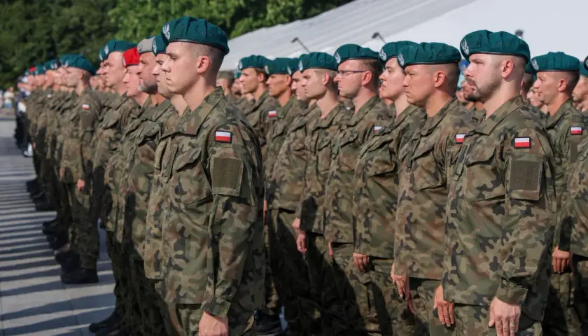 Jak wpisać służbę wojskową w CV, aby wyróżnić swoje umiejętności