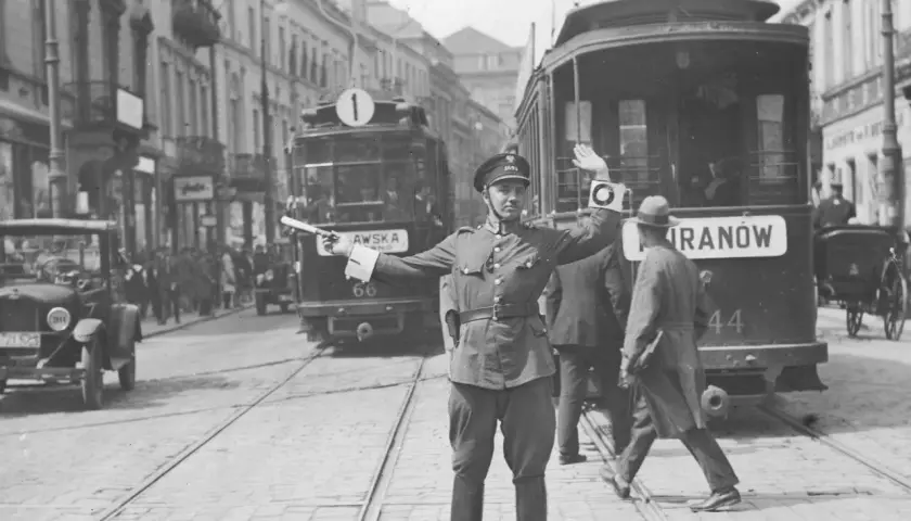 Nieznane fakty o powstaniu polskiej policji - kompletna historia instytucji