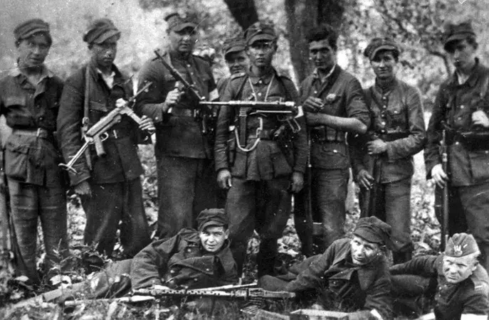 Co oznacza skrót AK? Historia i znaczenie w pigułce