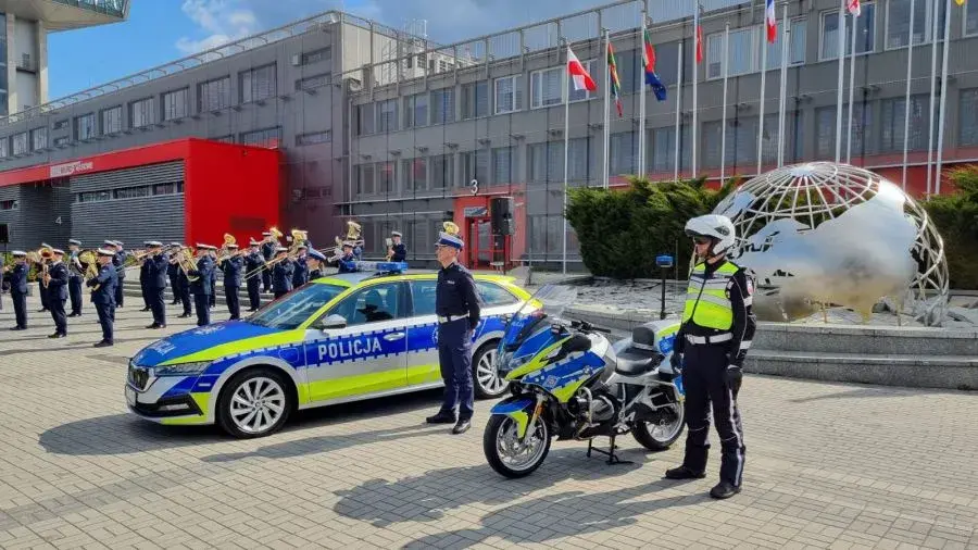 Jak wygląda polska policja: kompletny opis umundurowania służb mundurowych