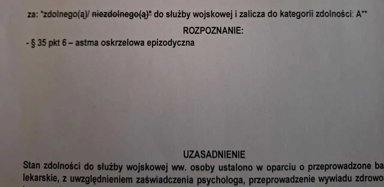Orzeczenie o niezdolności do służby wojskowej z powodu astmy oskrzelowej epizodycznej. Kategoria e wojsko.
