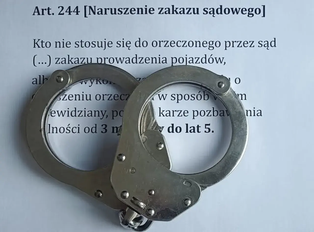 Kajdanki na dokumencie o art. 244 kk. Naruszenie zakazu sądowego, np. prowadzenia pojazdów, grozi karą pozbawienia wolności do 5 lat.