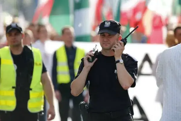 Zdjęcie Podsłuchiwanie policji w Polsce: aspekty prawne i techniczne nasłuchu radiowego