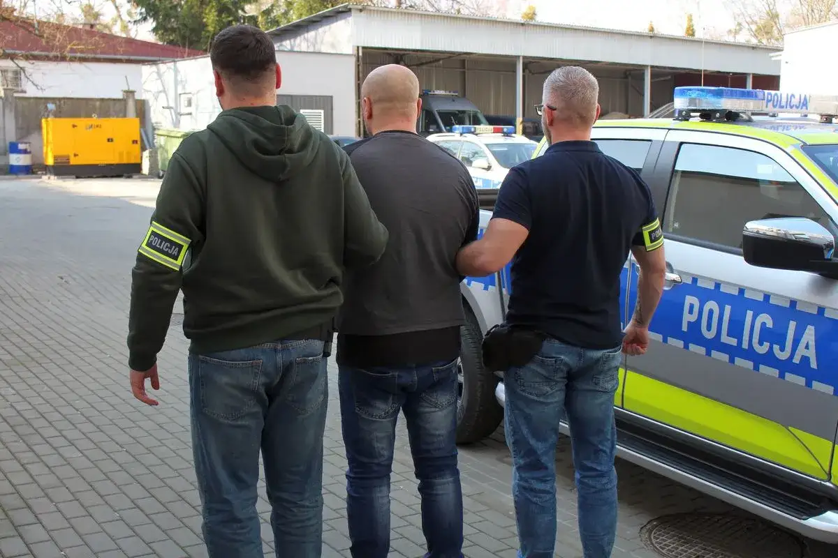 Policjanci w opaskach 