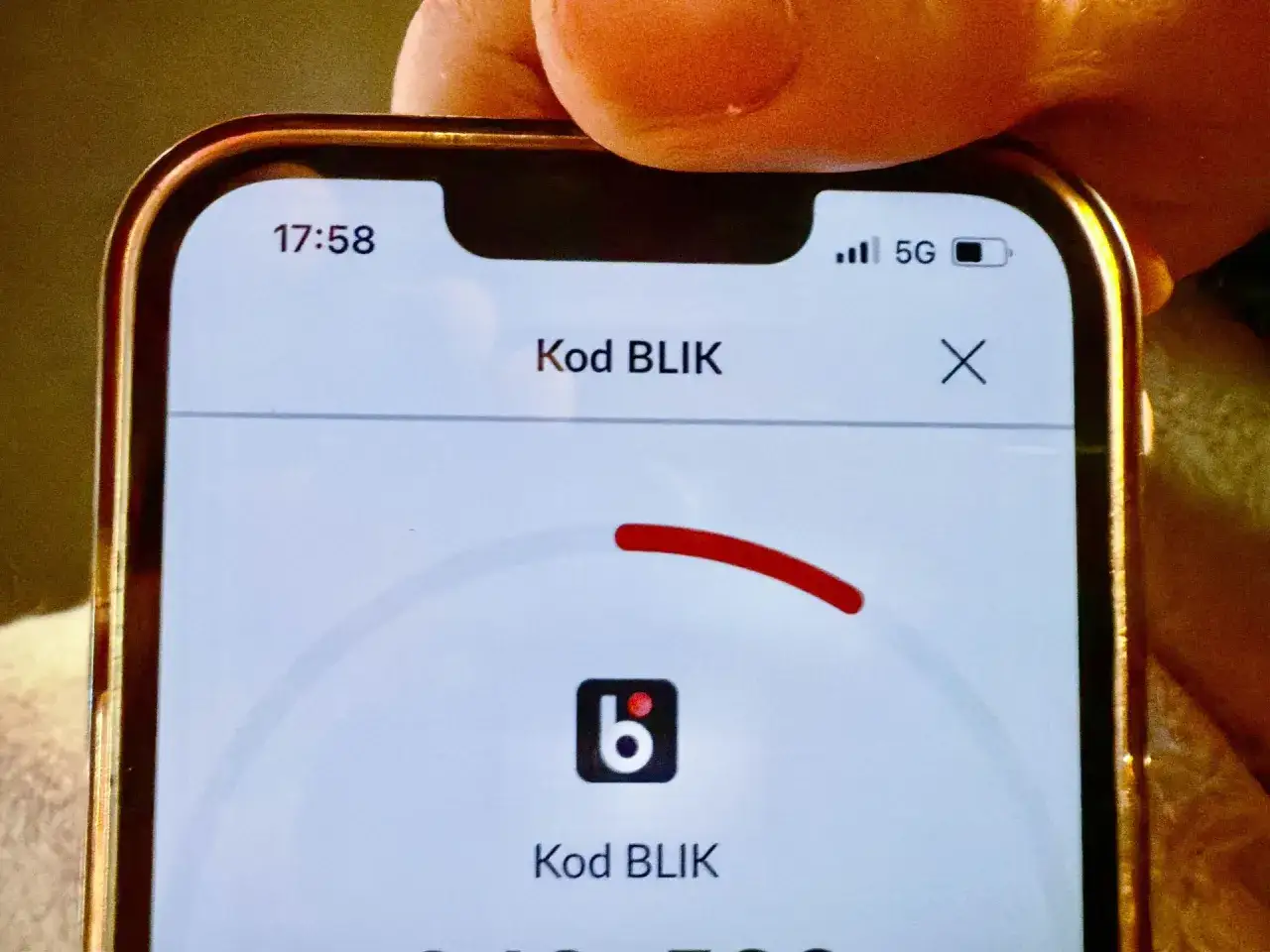Na ekranie telefonu wyświetla się