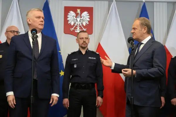 Policja w 2025 roku, w tym mieszkaniówka, będzie miała nowe wyzwania. Politycy omawiają przyszłość służb.